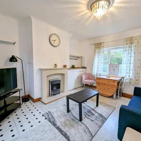 2 Bedroom Home With Driveway Close To Quayside Gateshead Bagian luar foto