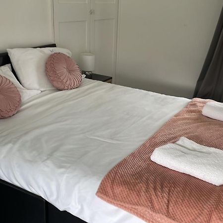2 Bedroom Home With Driveway Close To Quayside Gateshead Bagian luar foto