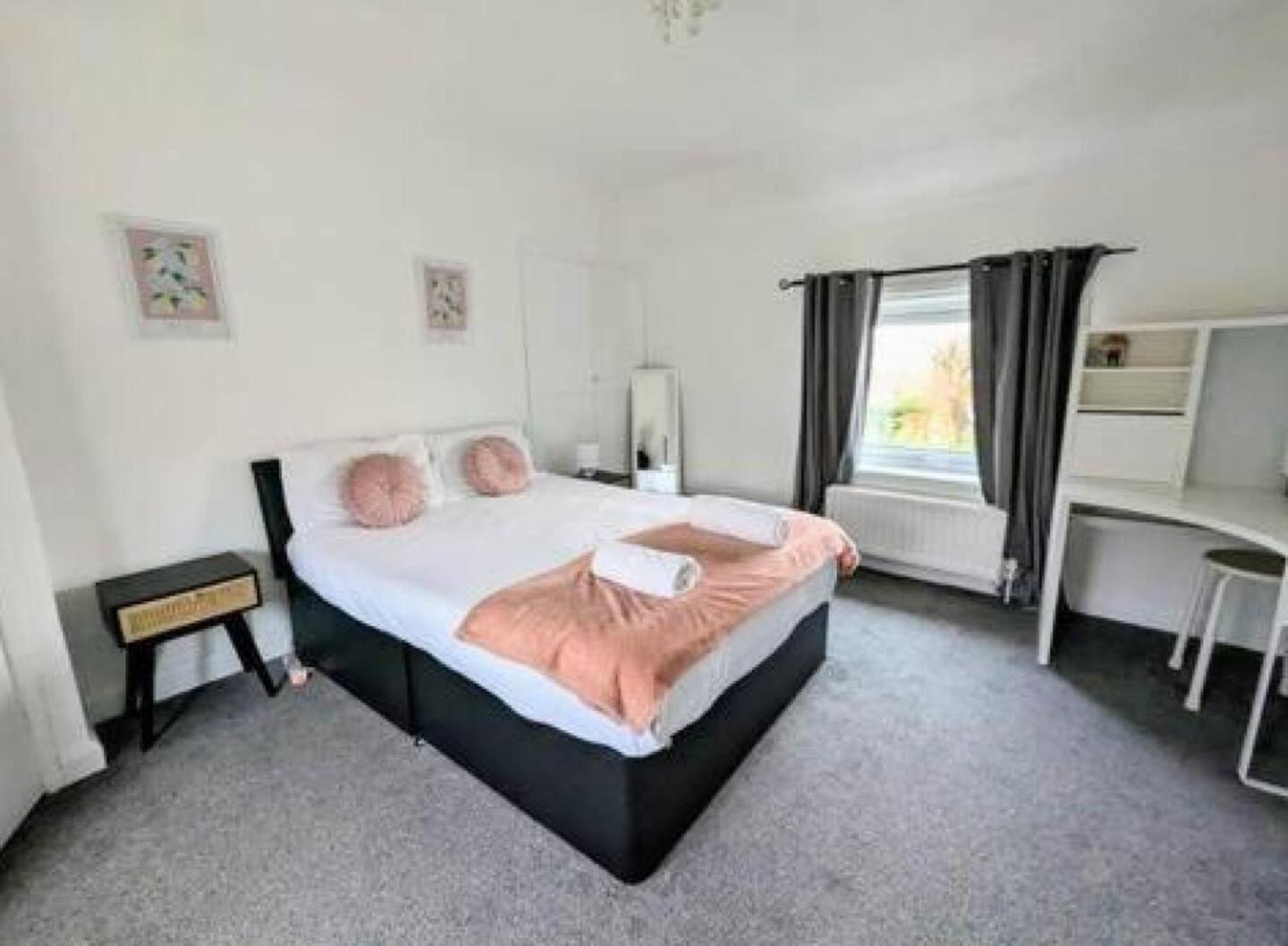 2 Bedroom Home With Driveway Close To Quayside Gateshead Bagian luar foto